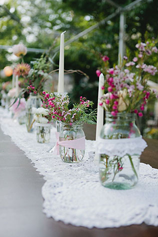 Кружево в декоре свадьбы - свадебный стол, флористика