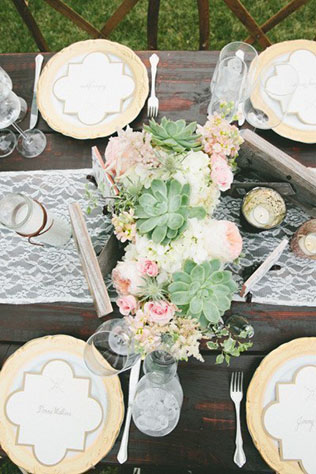 Кружево в декоре свадьбы - свадебный стол, флористика 