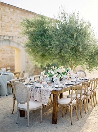 Кружево в декоре свадьбы - свадебный стол, сервировка