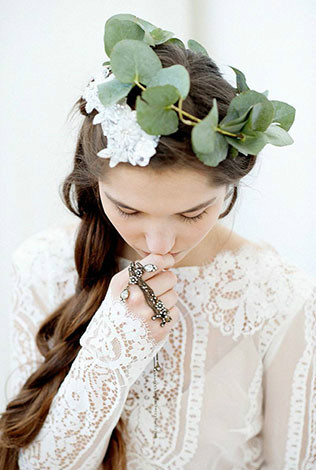 Кружево в декоре свадьбы - образ невесты, венок невесты