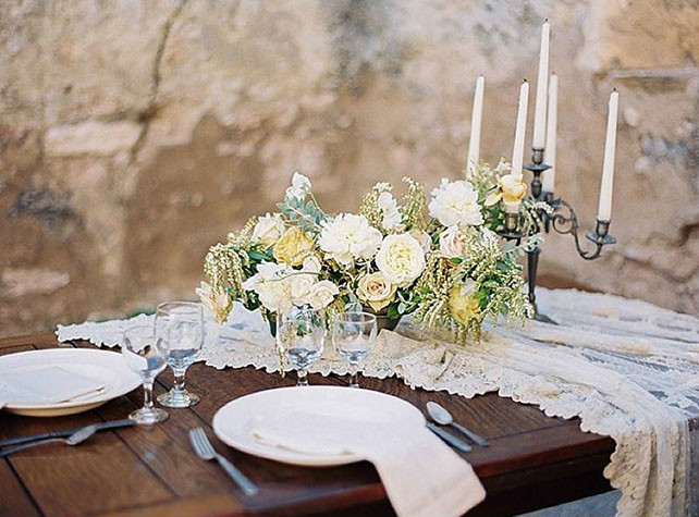 Кружево в декоре свадьбы - свадебный стол, сервировка