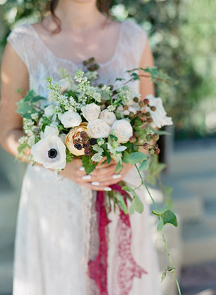 Кружево в декоре свадьбы - образ невесты, букет невесты