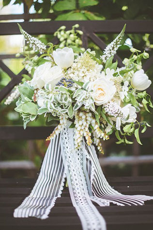 Кружево в декоре свадьбы - образ невесты, букет невесты