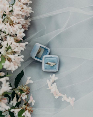 Леденящий иней: свадьба в голубых тонах 