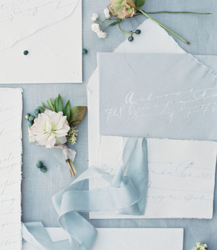 Леденящий иней: свадьба в голубых тонах 