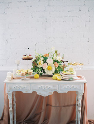 Свадьба в деталях: яркие лимоны для декора 