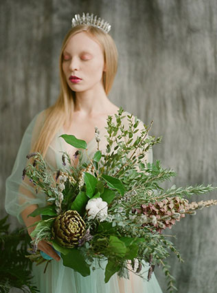 Необычный образ невесты: лесные эльфы, невеста с букетом