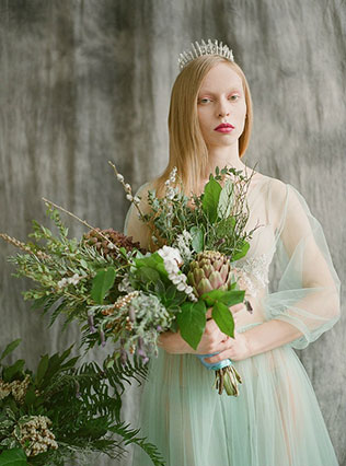 Необычный образ невесты: лесные эльфы, невеста с букетом