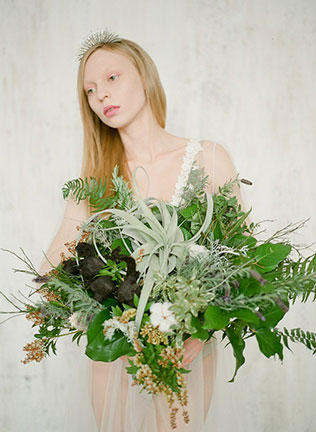 Необычный образ невесты: лесные эльфы, невеста с букетом