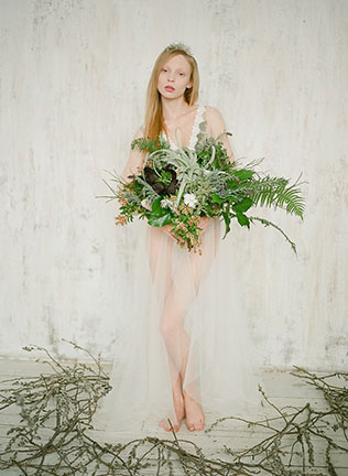 Необычный образ невесты: лесные эльфы, невеста с букетом