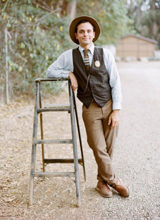 Жаркое лето: 95 стильных идей для жениха, жених с шляпой