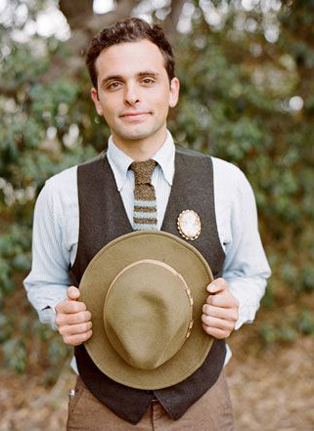 Жаркое лето: 95 стильных идей для жениха, жених с шляпой