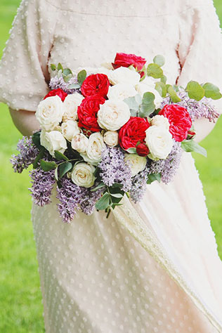 Летняя love story в парке, букет невесты