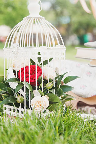 Летняя love story в парке, клетка с цветами