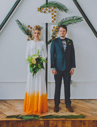 Тренды 2016 года: зеленые листья, пальмы и тропики, жених и невеста на месте церемонии