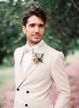 Льняной костюм: стильные идеи для жениха 