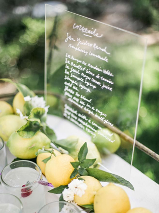 Lucite: 30 идей для декора летней свадьбы  