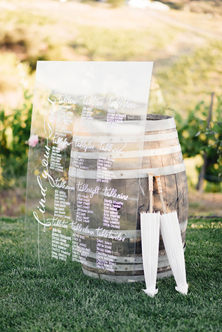 Lucite: 30 идей для декора летней свадьбы  