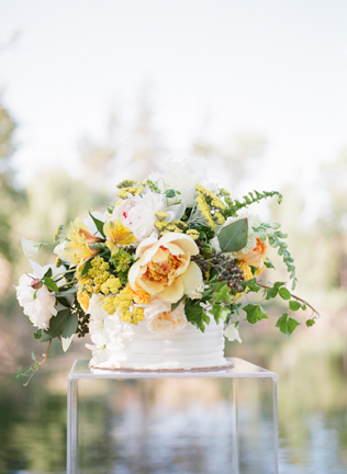 Lucite: 30 идей для декора летней свадьбы  