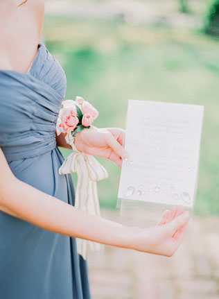 Lucite: 30 идей для декора летней свадьбы  