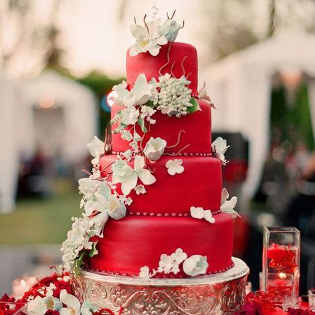 Красный свадебный торт для осенней свадьбы