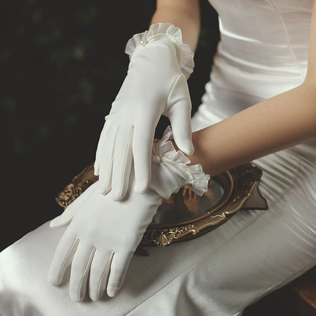 Свадебные перчатки.