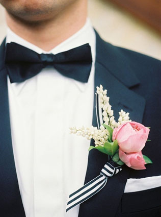 Майские ландыши: букеты для невест и бутоньерки для женихов 