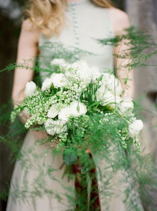 Майские ландыши: букеты для невест и бутоньерки для женихов 