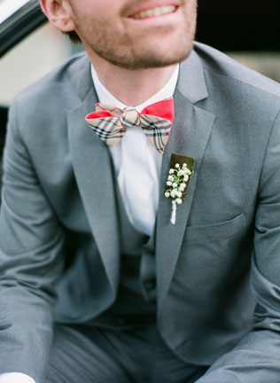 Майские ландыши: букеты для невест и бутоньерки для женихов 