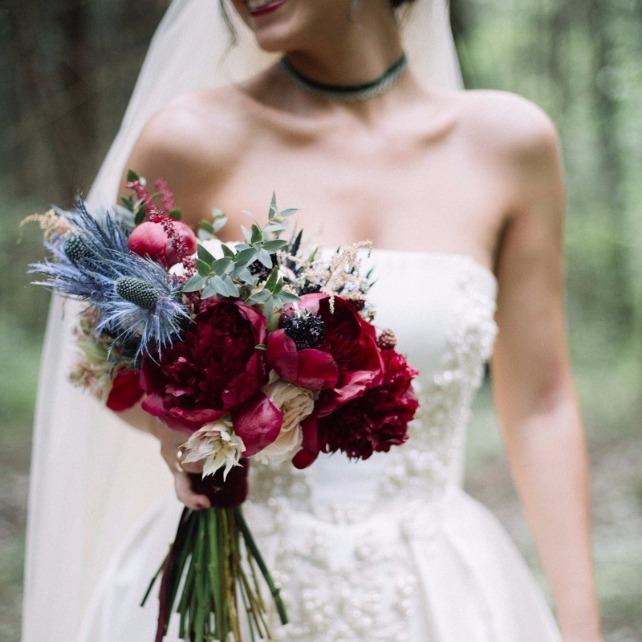Выбор The-wedding.ru: 7 самых красивых свадеб в цвете марсала