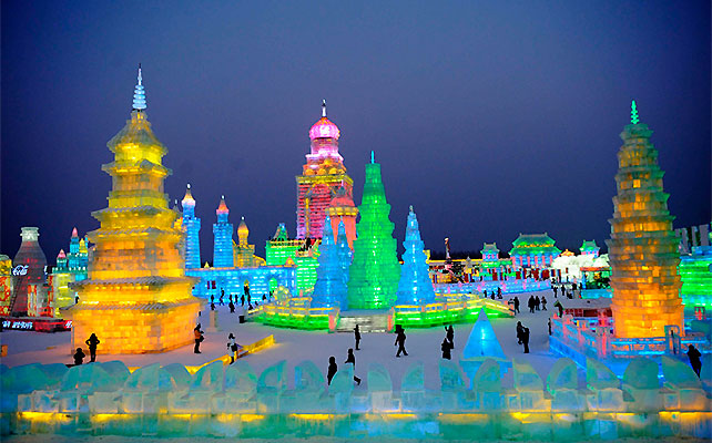 фестиваль ледяных скульптур в Харбине