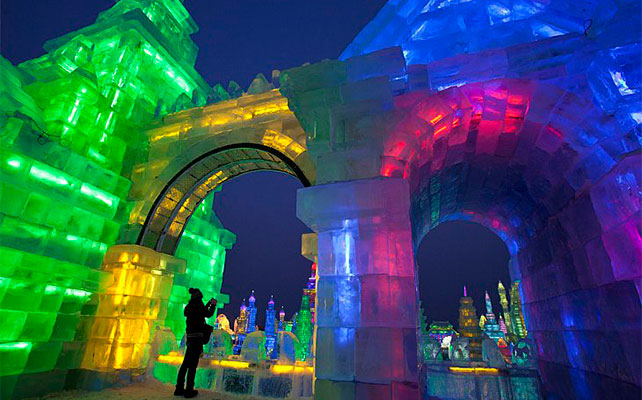 фестиваль ледяных скульптур в Харбине