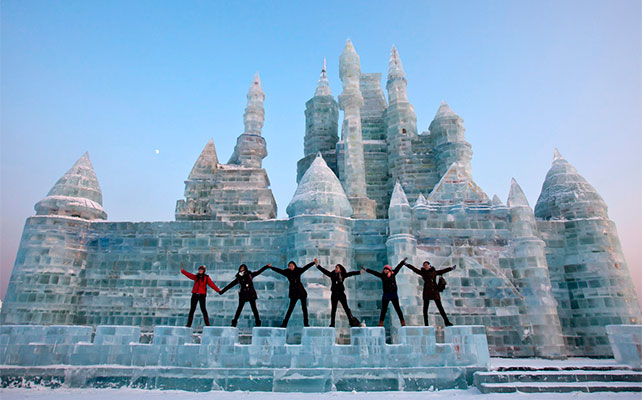 фестиваль ледяных скульптур в Харбине