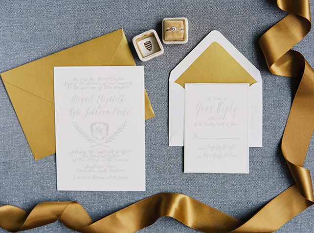 Мерцание золота: 80 идей для свадьбы мечты, свадебное приглашение
