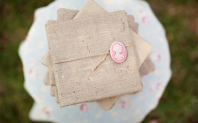 Детали свадьбы из мешковины