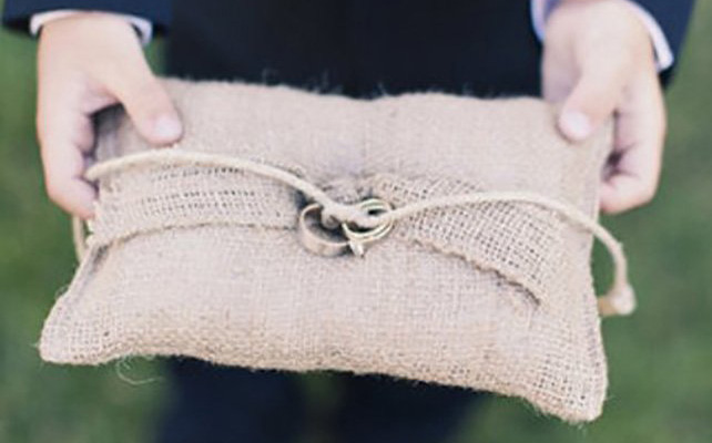 Подушки для колец из мешковины