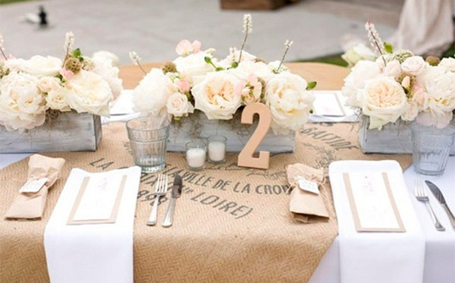 Скатерть из мешковины на свадьбе