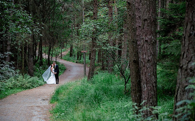 Must have свадебной фотосессии 2015: фотосессия в лесу - The-wedding.ru