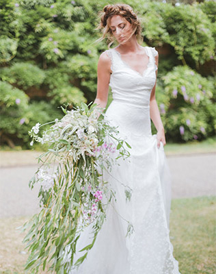 Огромный букет невесты для фотосессии - must have свадебной фотосессии 2015 - The-wedding.ru