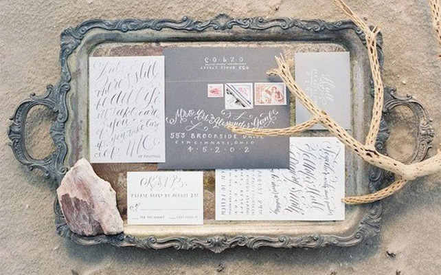 Свадебная полиграфия разложенная аккуратно - must have свадебной фотосессии 2015 - The-wedding.ru