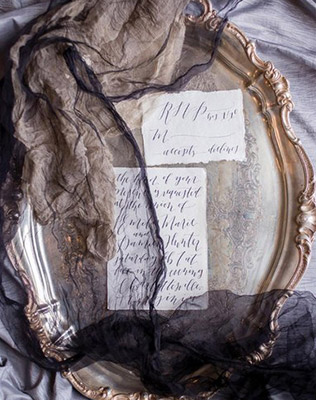 Свадебная полиграфия разложенная аккуратно - must have свадебной фотосессии 2015 - The-wedding.ru