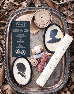 Свадебная полиграфия разложенная аккуратно - must have свадебной фотосессии 2015 - The-wedding.ru