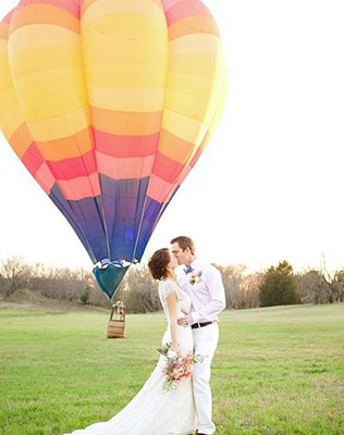 Must have свадебной фотосессии 2015:  полет на воздушном шаре - The-wedding.ru
