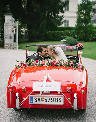 Must have свадебной фотосессии 2015: прогулка на кабриолете - The-wedding.ru