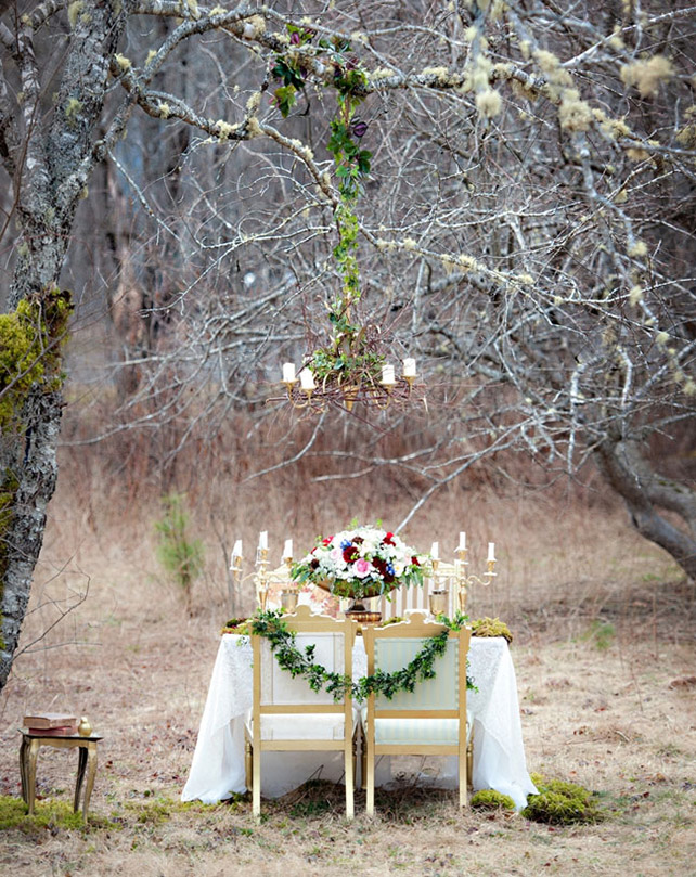 Стол для двоих на фотосессиии - must have свадебной фотосессии 2015 - The-wedding.ru