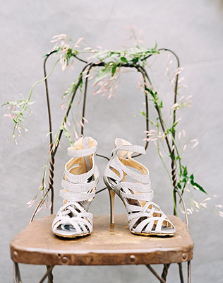 Must have свадебной фотосессии 2015: туфли невесты