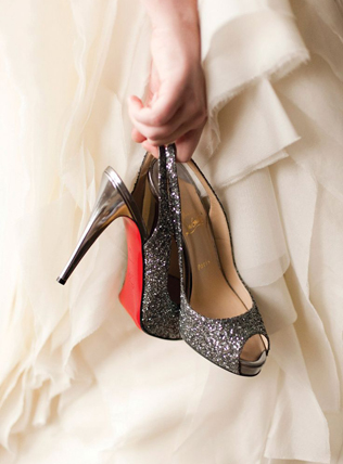 На лабутенах: свадебная обувь с легендарной красной подошвой 