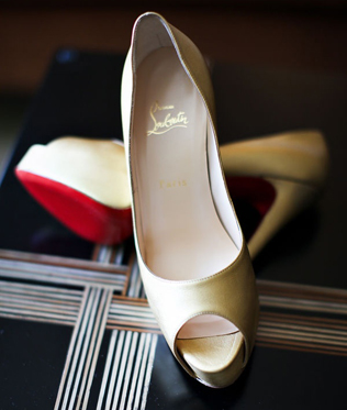 На лабутенах: свадебная обувь с легендарной красной подошвой 
