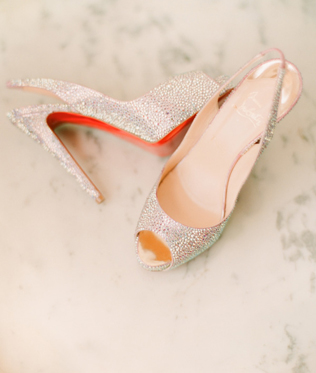 На лабутенах: свадебная обувь с легендарной красной подошвой 