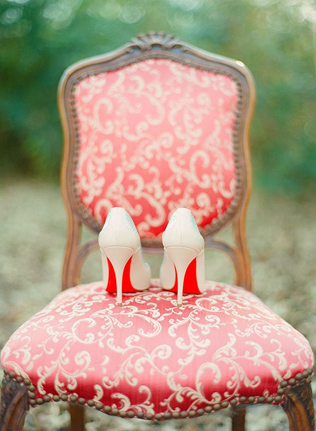 На лабутенах: свадебная обувь с легендарной красной подошвой 